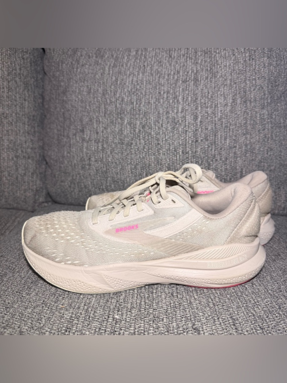 BROOKS  Women’s Adrenaline GTS 24 Running Shoes Chateau Grey Coconut Pink Size 9